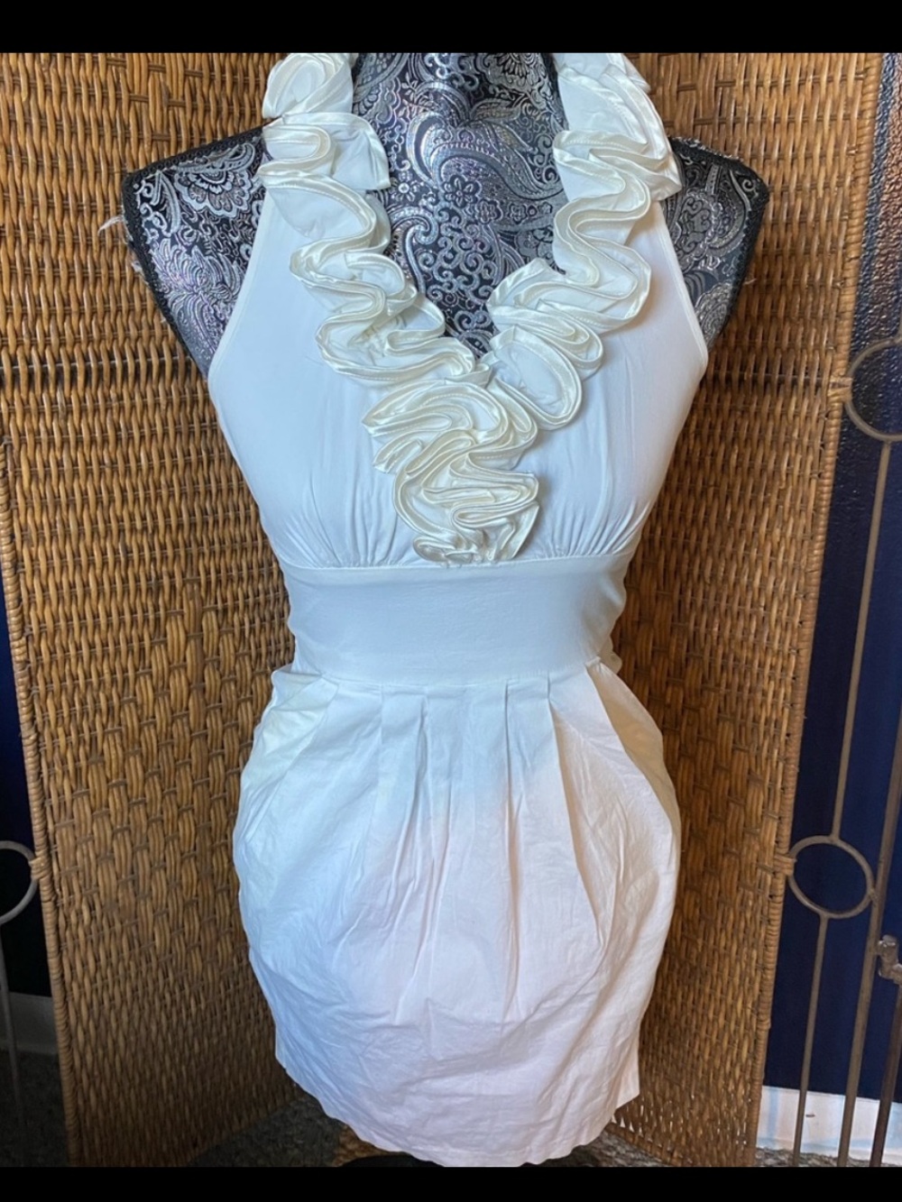 B DARLIN IVORY RUFFLE HALTER FITTED DRESS 3/4 Jr